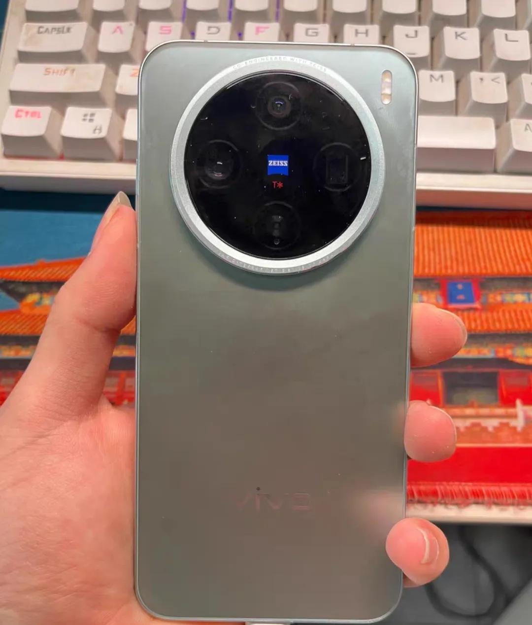 單手掌控的旗艦體驗(yàn):vivo X200 Mini用三千元證明小屏仍是剛需