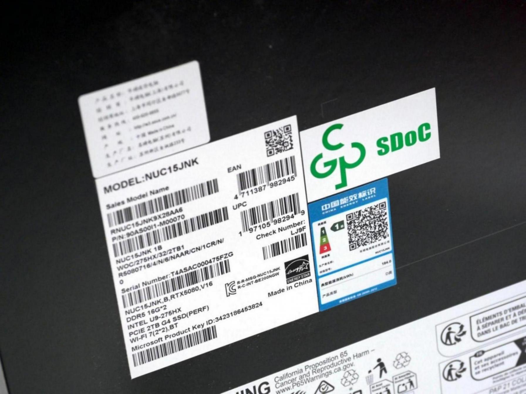 揭秘3L體積下的24核+5080!華碩ROG NUC 2025拆解評測,桌面核彈!