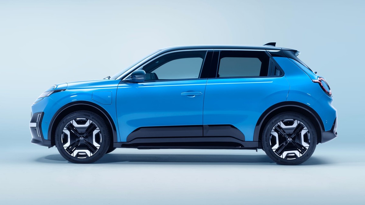 它帶著滑稽的笑臉回來了,日產發布全新電動緊湊型掀背車